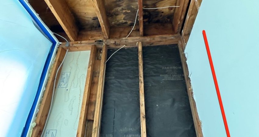 Bathroom Mold Remediation in Manitowoc, WI — photo 1