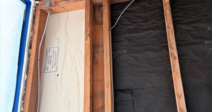 Bathroom Mold Remediation in Manitowoc, WI — photo 2